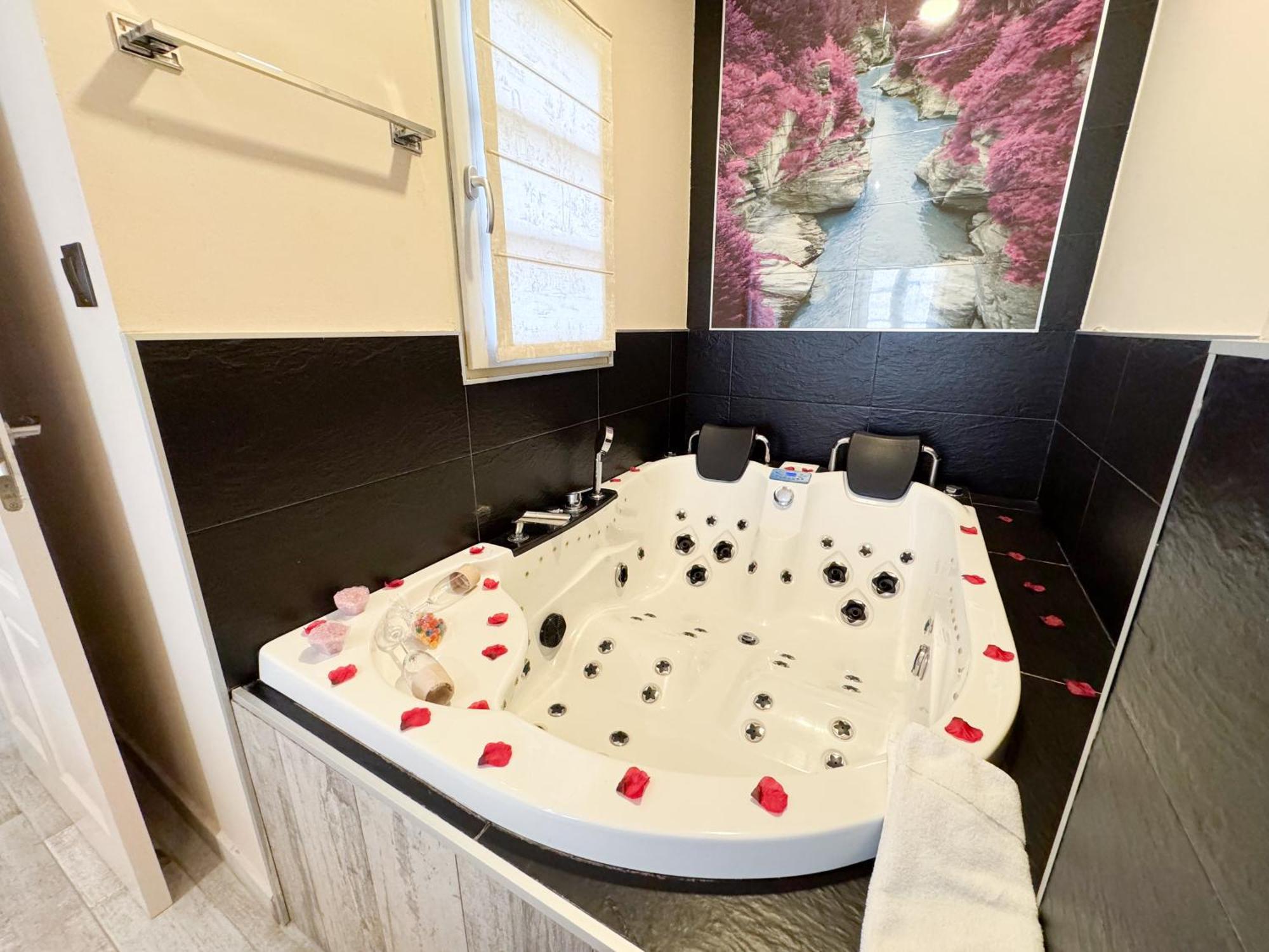 Akla Suites Con Jacuzzi Santillana Santillana del Mar Buitenkant foto