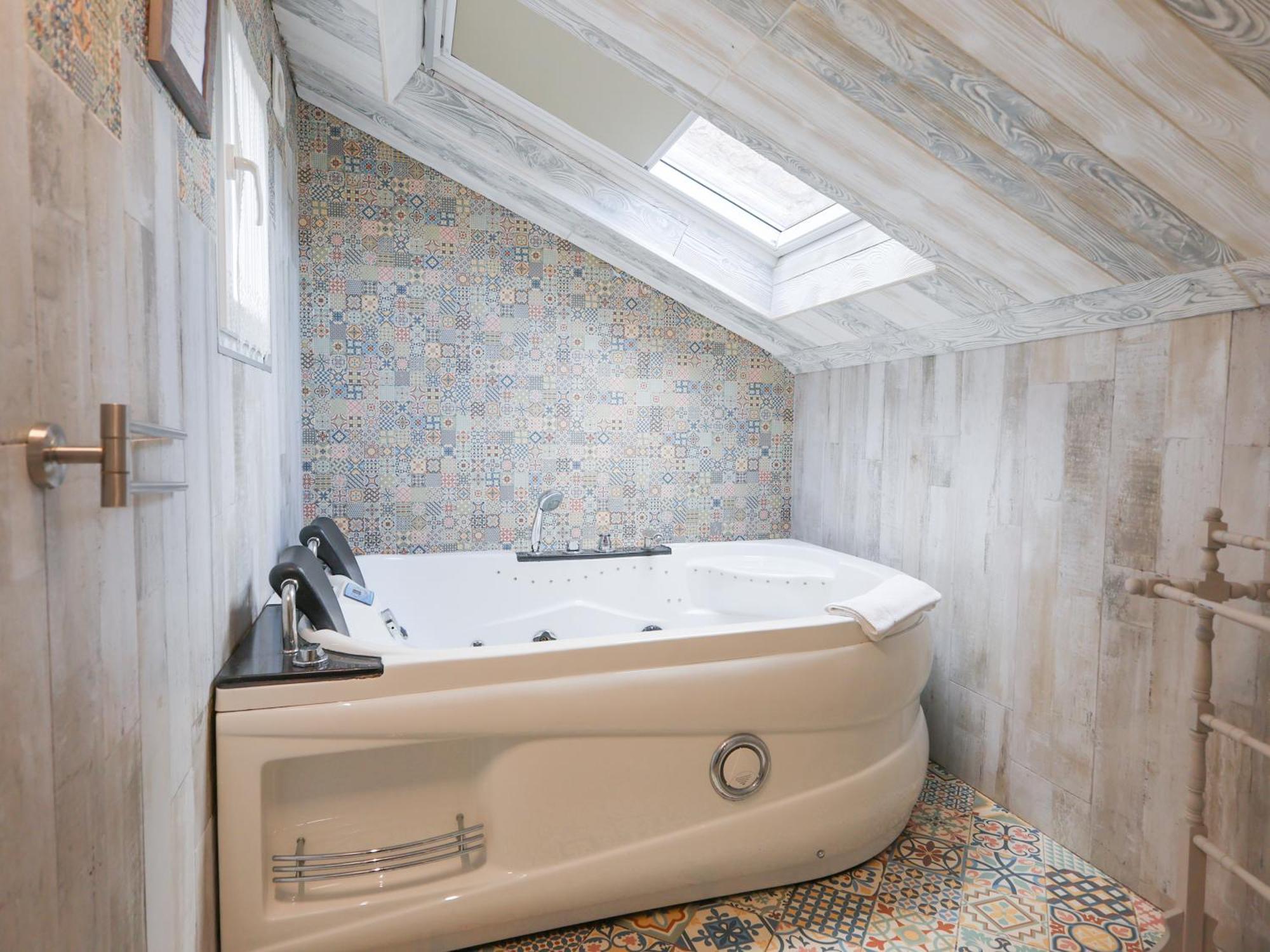 Akla Suites Con Jacuzzi Santillana Santillana del Mar Buitenkant foto